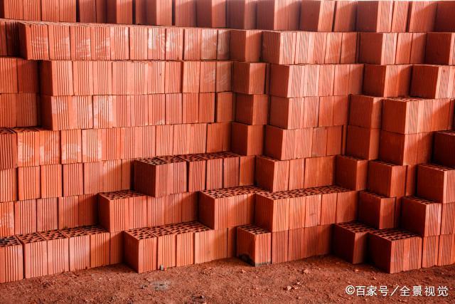農村建房熱潮退去 紅磚“退位”，水泥磚如何憑設備贏家？